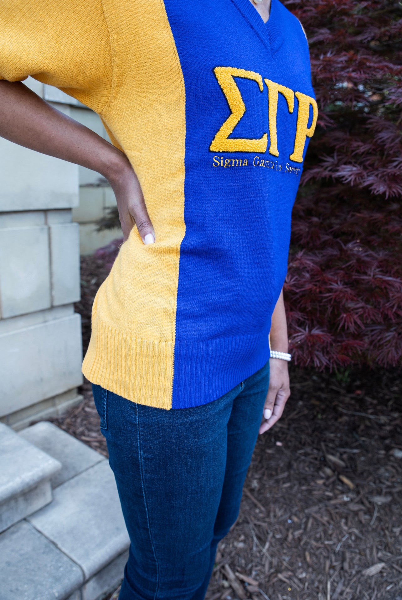 SGRho - Letter-block V-Neck – Official Para Connect